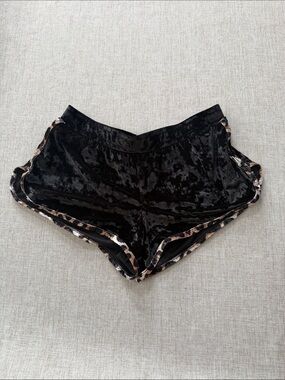 Victoria’s Secret PINK Velvet Shorts‎ Womens Medium Leopard Stripe Velour Lounge